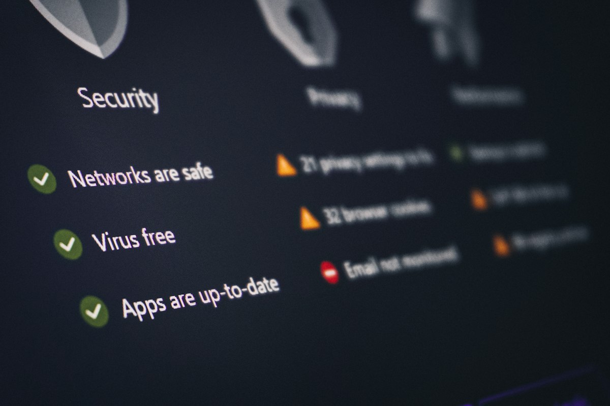 Beveiligingsdashboard met de status van netwerk en systemen